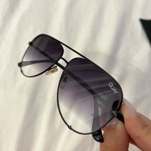 Quay x Desi Perkins High Key Mini black fade